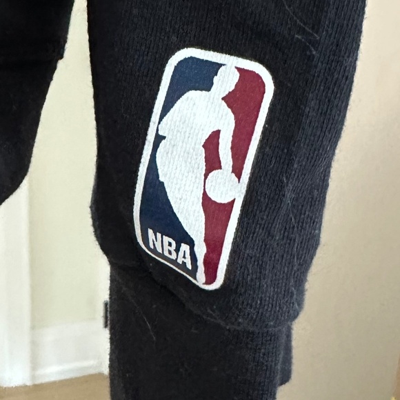 Men's - Mitchell & Ness Toronto Raptors Black & White Logo Sweatshirt - Size 2XL - Picture 4 of 15